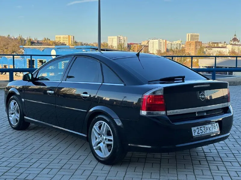 Opel vectra 2.0turbo 6-speed 2007 год выпуска автомобиль в хорошем состоянии в очень хорошей комплектации оригинальный пробег 199 000км весь автомобиль в заводском окрасе, все стёкла заводские! двигатель не дымит, масложора нет, динамика очень впечатляет! салон красивый ухоженный цена: 650 000₽торг остальные вопросы по телефону: +79496361868 телеграмм +380681107552 воцап телеграмм - фотография - 4