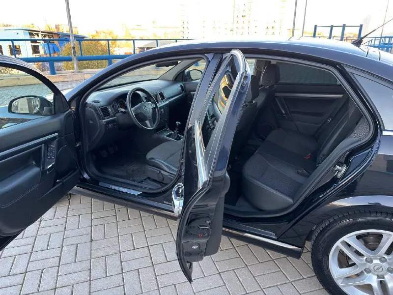 Opel vectra 2.0turbo 6-speed 2007 год выпуска автомобиль в хорошем состоянии в очень хорошей комплектации оригинальный пробег 199 000км весь автомобиль в заводском окрасе, все стёкла заводские! двигатель не дымит, масложора нет, динамика очень впечатляет! салон красивый ухоженный цена: 650 000₽торг остальные вопросы по телефону: +79496361868 телеграмм +380681107552 воцап телеграмм - фотография - 7