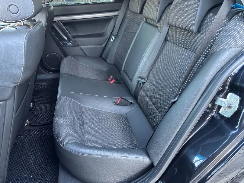 Opel vectra 2.0turbo 6-speed 2007 год выпуска автомобиль в хорошем состоянии в очень хорошей комплектации оригинальный пробег 199 000км весь автомобиль в заводском окрасе, все стёкла заводские! двигатель не дымит, масложора нет, динамика очень впечатляет! салон красивый ухоженный цена: 650 000₽торг остальные вопросы по телефону: +79496361868 телеграмм +380681107552 воцап телеграмм - фотография - 8