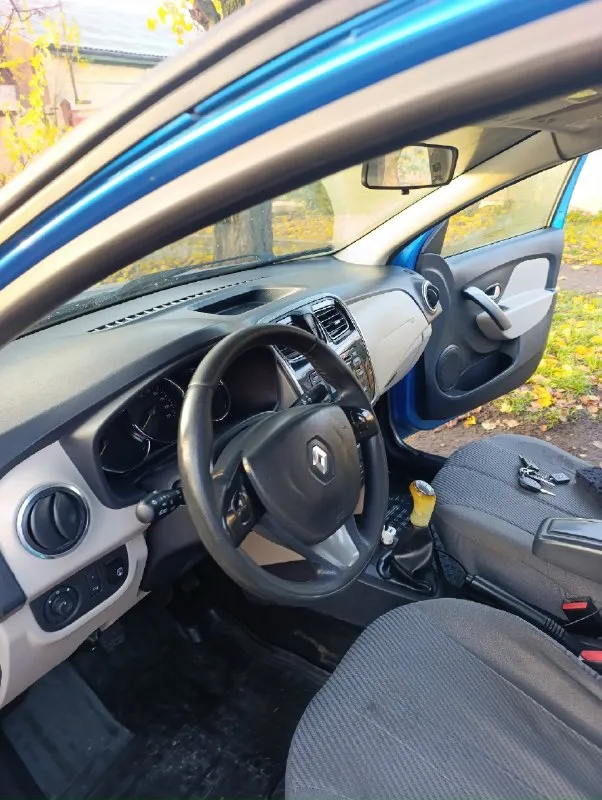 Продам renault логан 2,2014 год, пробег 236000, климат, подогрев сидений, парктроник, круиз контроль... - фотография