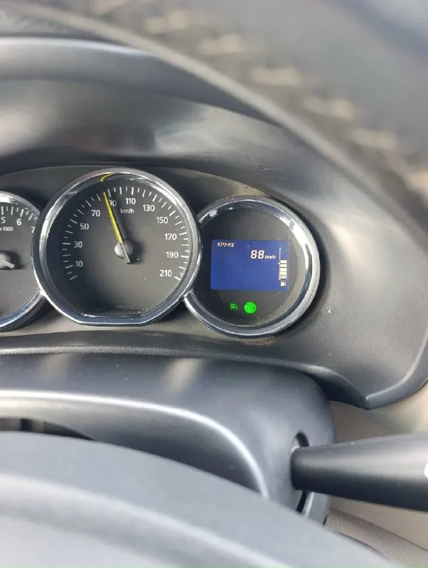 Продам renault логан 2,2014 год, пробег 236000, климат, подогрев сидений, парктроник, круиз контроль, газ евро4. 700.000 +79497512031 📞 звоните: +7(949)7512031 - фотография - 5