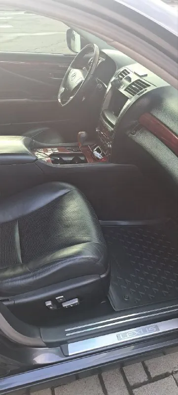 Ls460l 2008 270 пробег, v8 хороший, как внешне так и технически, об авто заботились, все жидкости заменены везде, диски колодки, рычаги, произвел т/о замена свечей, прокладок крышек, прокладок впуска и выпуска, муфт кордана, без ошибок, рейка на отлично, мотор и автомат делают своё дело, дорогой ксенон, очень хорошый свет, салон ухоженный, мультимедия андроид, 5 мест, работает всё, японец. колёса 20 мягко и комфортно, авто располагает к спокойной размеренной езде и если надо, быстро уйти из виду), цена за наличку. 1.550 +79496397148 - фотография - 8
