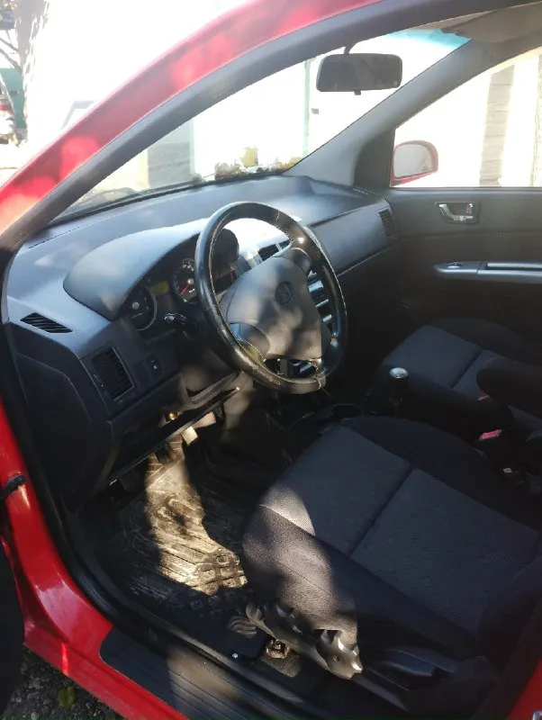 Продам hyundai в хорошем состоянии 2008г. двигатель 1.4 шепчет,135000 родного пробега, документы чистые, приятный салон, дно без дыр, могу присутствовать в мрэо, цена 520000₽ осмотр в макеевке+79493488702 📞 звоните: +7(949)3488702 - фотография - 3