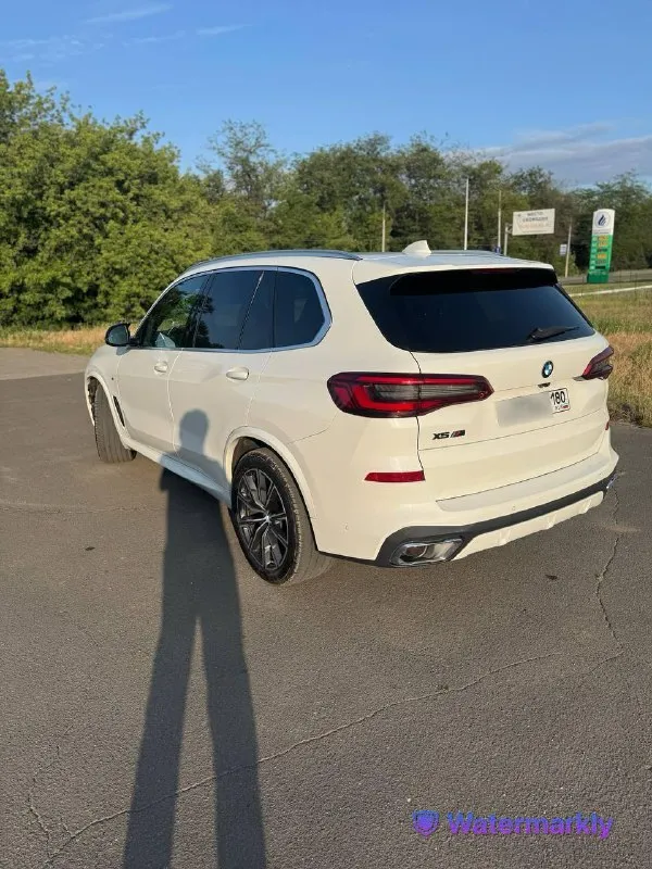 Bmw g05 3.0 л / 340 л. с. / бензин пробег 122.000 год 2019 я собственник, покупал для себя. чистый немец. без каких-либо дтп. оригинальный пробег, полностью обслужена, никаких вложений абсолютно не требуется. - 2 комплекта колёс на родных дисках 20р - м пакет, спорт пакет, м сидения, м руль - фары bmw laser light - 360 обзор - панорама - проекция - мертвые зоны в зеркалах - все ассистенты (удержание полосы, обнаружение пешеходов, авто торможение, авто парковка, авто движение задним ходом) - carplay - адаптивный автосвет - два ключа в июне выполнена полировка кузова и нанесено несколько слоёв керамики 6.150.000 торг +79498463158, +79198864696 (макеевка-донецк) 📲 tg: blanco 📞 звоните: +7(949)8463158 - фотография - 4