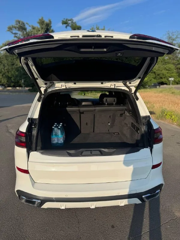 Bmw g05 3.0 л / 340 л. с. / бензин пробег 122.000 год 2019 я собственник, покупал для себя. чистый немец. без каких-либо дтп. оригинальный пробег, полностью обслужена, никаких вложений абсолютно не требуется. - 2 комплекта колёс на родных дисках 20р - м пакет, спорт пакет, м сидения, м руль - фары bmw laser light - 360 обзор - панорама - проекция - мертвые зоны в зеркалах - все ассистенты (удержание полосы, обнаружение пешеходов, авто торможение, авто парковка, авто движение задним ходом) - carplay - адаптивный автосвет - два ключа в июне выполнена полировка кузова и нанесено несколько слоёв керамики 6.150.000 торг +79498463158, +79198864696 (макеевка-донецк) 📲 tg: blanco 📞 звоните: +7(949)8463158 - фотография - 7