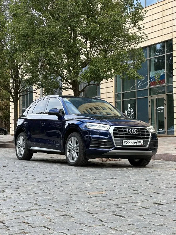 В продаже audi q5 2017 года 2.0 бензин полный привод машина в отличном состоянии из америки приехала без повреждений максимальная комплектация музыка bang панорама слепые зоны подогрев руля, переднего и заднего ряда подогрев зеркал бесключевой доступ на всех дверях открытие багажника взмахом ноги полностью обслужена, сел и поехал пробег 90% трассовый стоковая, не чипованая летняя резина новая есть второй комплект резины зимней на дисках уже возможен обмен с доплатой в обе стороны в приоритете prado 150 цена 2.550🍋₽ доп информация по телефону +79498099969 📞 звоните: +7(949)8099969 - фотография - 2