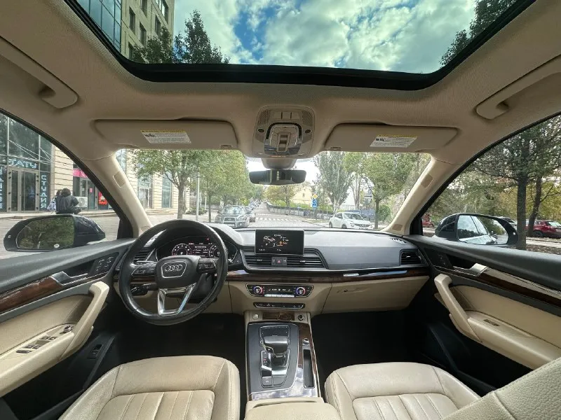 В продаже audi q5 2017 года 2.0 бензин полный привод машина в отличном состоянии из америки приехала без повреждений максимальная комплектация музыка bang панорама слепые зоны подогрев руля, переднего и заднего ряда подогрев зеркал бесключевой доступ на всех дверях открытие багажника взмахом ноги полностью обслужена, сел и поехал пробег 90% трассовый стоковая, не чипованая летняя резина новая есть второй комплект резины зимней на дисках уже возможен обмен с доплатой в обе стороны в приоритете prado 150 цена 2.550🍋₽ доп информация по телефону +79498099969 📞 звоните: +7(949)8099969 - фотография - 4