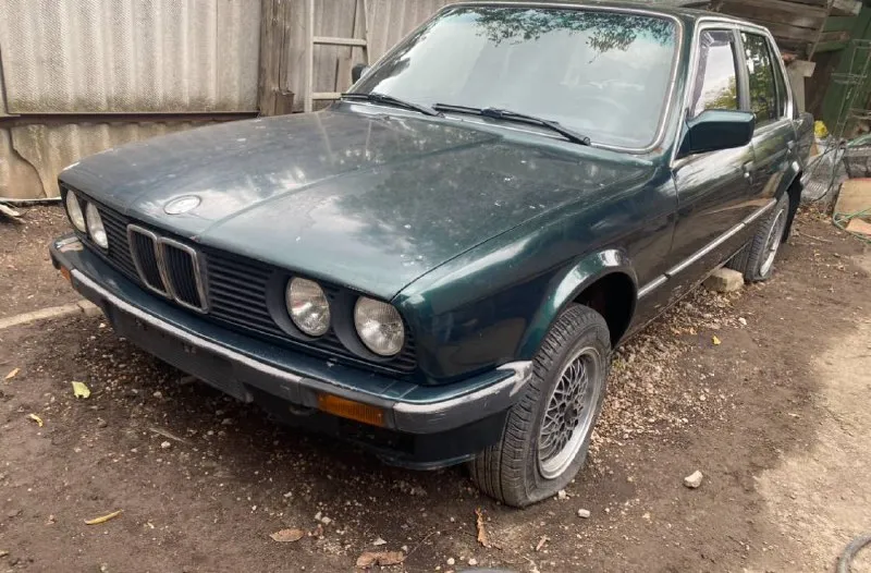 Продам bmw 318i 1986 г. в., механика, не на ходу, на запчасти или под восстановление и разные запчас... - фотография