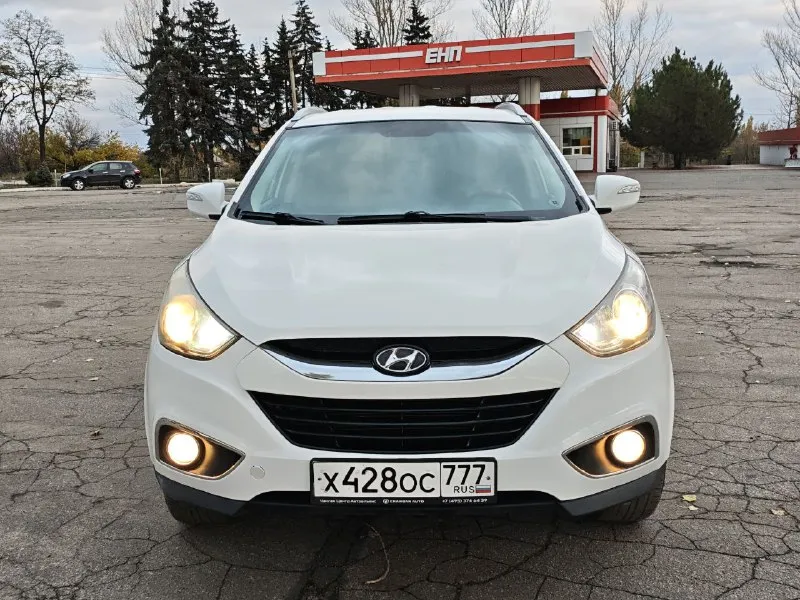 Hyundai ix35. объём 2.0. автомат. 2012г с пробегом 142т. в нем имеется: полный электро пакет, складывания зеркал, подогрев сидений, подогрев лобового и заднего стекла, мультируль, блютуз, климот контроль, сигнализация, и т д. г енакиево. цена 1.150.000. + 79494804929. 📲 tg: @mazarati02 📞 звоните: +7(949)4804929 - фотография - 1
