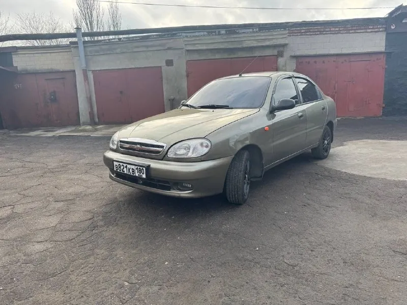 Продам deo ланос 2007 года (поляк). мотор 1.5, 8ми клапанный, газ/бензин( газ вписан в тех паспорт). машина в хорошем состоянии, я второй владелец. родной пробег 131000км. в авто 2 стеклоподъемника, хорошая музыка, центральный замок, сигнализация, новая зимняя резина на титановых дисках. по ходовой части всё новое. 4000км назад было заменено масло, свечи, бронепровода, антифриз, ремень и ролики. салон в хорошем состоянии. есть кондиционер. в круг затонирована хорошей плёнкой. по электрике всё исправно. стоят хорошие линзы ксенон ближний, дальний, туманки диодовые. есть мелкие моменты по лакокрасочным. днище не гнилое, летом обрабатывалось. машина местная, приобреталась в автосалоне первым владельцем. машина на уверенном ходу, покупатель будет в восторге. цена 350000₽. реальному покупателю торг у капота. по всем вопросам обращайтесь по номеру +79495040006 - фотография - 2