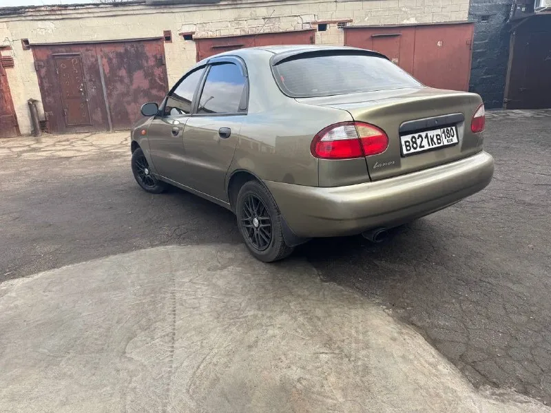 Продам deo ланос 2007 года (поляк). мотор 1.5, 8ми клапанный, газ/бензин( газ вписан в тех паспорт). машина в хорошем состоянии, я второй владелец. родной пробег 131000км. в авто 2 стеклоподъемника, хорошая музыка, центральный замок, сигнализация, новая зимняя резина на титановых дисках. по ходовой части всё новое. 4000км назад было заменено масло, свечи, бронепровода, антифриз, ремень и ролики. салон в хорошем состоянии. есть кондиционер. в круг затонирована хорошей плёнкой. по электрике всё исправно. стоят хорошие линзы ксенон ближний, дальний, туманки диодовые. есть мелкие моменты по лакокрасочным. днище не гнилое, летом обрабатывалось. машина местная, приобреталась в автосалоне первым владельцем. машина на уверенном ходу, покупатель будет в восторге. цена 350000₽. реальному покупателю торг у капота. по всем вопросам обращайтесь по номеру +79495040006 - фотография - 4