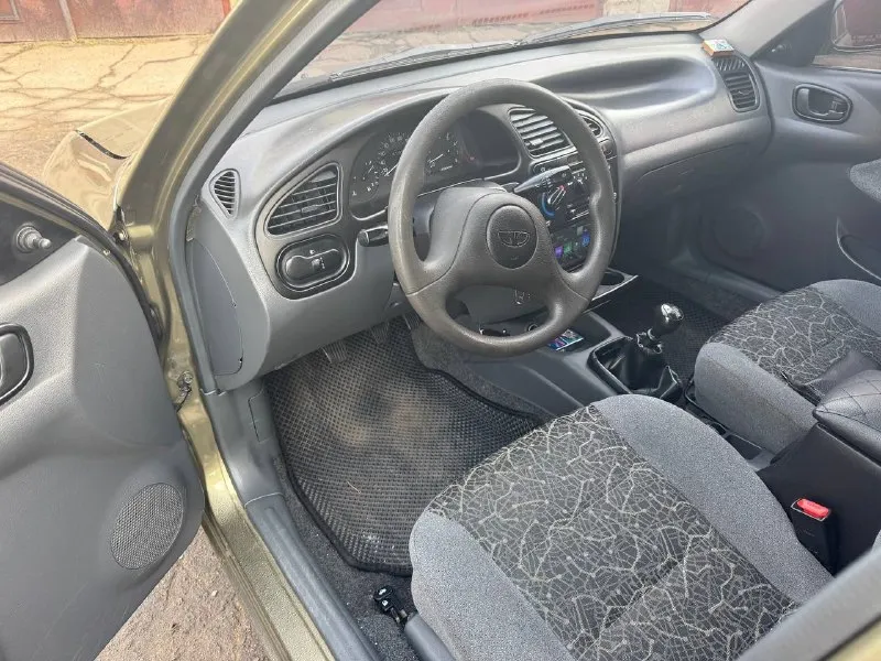 Продам deo ланос 2007 года (поляк). мотор 1.5, 8ми клапанный, газ/бензин( газ вписан в тех паспорт). машина в хорошем состоянии, я второй владелец. родной пробег 131000км. в авто 2 стеклоподъемника, хорошая музыка, центральный замок, сигнализация, новая зимняя резина на титановых дисках. по ходовой части всё новое. 4000км назад было заменено масло, свечи, бронепровода, антифриз, ремень и ролики. салон в хорошем состоянии. есть кондиционер. в круг затонирована хорошей плёнкой. по электрике всё исправно. стоят хорошие линзы ксенон ближний, дальний, туманки диодовые. есть мелкие моменты по лакокрасочным. днище не гнилое, летом обрабатывалось. машина местная, приобреталась в автосалоне первым владельцем. машина на уверенном ходу, покупатель будет в восторге. цена 350000₽. реальному покупателю торг у капота. по всем вопросам обращайтесь по номеру +79495040006 - фотография - 7