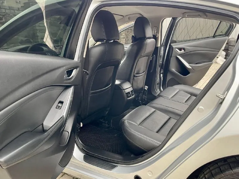 🔥 mazda 6🔥 ✅автомобиль американской сборки ✅в отличном состоянии! ✅вся безопасность целая! ✅повреждение лёгкое по крылу ✅год выпуска 2017 ✅ 2.5 ✅бензиновый (атмосферный) ✅коробка автоматическая (asin)6ст. ✅передний привод ✅электро ручник ✅разъемы под aux usb ✅разъем 12v ✅монитор сенсорный ✅carplay ✅камера заднего вида ✅литые диски r19 ✅птф 🔥в подарок новому владельцу полный бак топлива🔥 ✅донецк. стоимость 1.695.000₽ (возможен обмен) тел. +7949-50-800-60 📞 звоните: +7(949)5080060 - фотография - 7