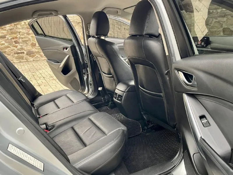 🔥 mazda 6🔥 ✅автомобиль американской сборки ✅в отличном состоянии! ✅вся безопасность целая! ✅повреждение лёгкое по крылу ✅год выпуска 2017 ✅ 2.5 ✅бензиновый (атмосферный) ✅коробка автоматическая (asin)6ст. ✅передний привод ✅электро ручник ✅разъемы под aux usb ✅разъем 12v ✅монитор сенсорный ✅carplay ✅камера заднего вида ✅литые диски r19 ✅птф 🔥в подарок новому владельцу полный бак топлива🔥 ✅донецк. стоимость 1.695.000₽ (возможен обмен) тел. +7949-50-800-60 📞 звоните: +7(949)5080060 - фотография - 8