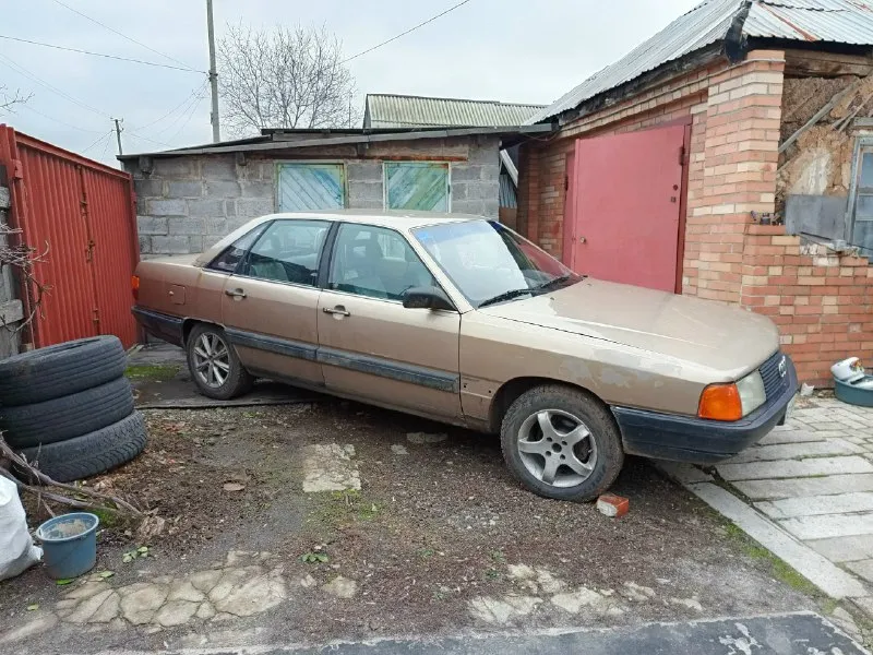 Продам, audi 100 сс, 1984 года. на полном ходу, не гнилая, не битая. учёт временный днр просрочен, х... - фотография