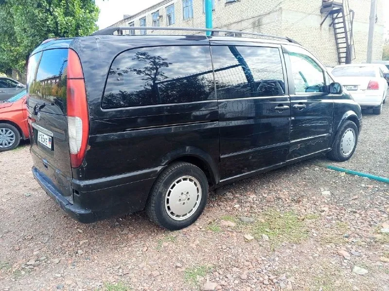 В продаже! mercedes viano 639 длиная база! пассажир 8+1 машина на полном ходу, заводится, едет. двигатель 2.2 cdi едет отлично, турбина дует, коробка механика (работает изумительно). хорошая музыка. год 2004 осмотр г. снежное цена 720 000, торг. переоформление без проблем! на все вопросы отвечу по телефону, звоните! +7949 337 55 98 андрей 📲 tg: @gazneftb 📞 звоните: +7(949)3375598 - фотография - 3