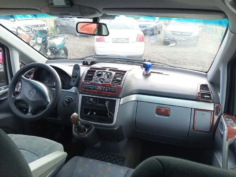 В продаже! mercedes viano 639 длиная база! пассажир 8+1 машина на полном ходу, заводится, едет. двигатель 2.2 cdi едет отлично, турбина дует, коробка механика (работает изумительно). хорошая музыка. год 2004 осмотр г. снежное цена 720 000, торг. переоформление без проблем! на все вопросы отвечу по телефону, звоните! +7949 337 55 98 андрей 📲 tg: @gazneftb 📞 звоните: +7(949)3375598 - фотография - 7