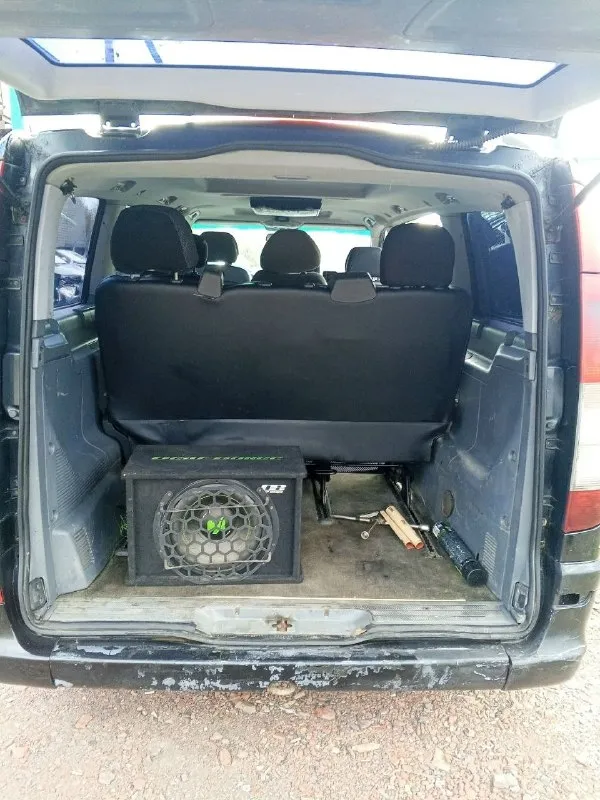 В продаже! mercedes viano 639 длиная база! пассажир 8+1 машина на полном ходу, заводится, едет. двигатель 2.2 cdi едет отлично, турбина дует, коробка механика (работает изумительно). хорошая музыка. год 2004 осмотр г. снежное цена 720 000, торг. переоформление без проблем! на все вопросы отвечу по телефону, звоните! +7949 337 55 98 андрей 📲 tg: @gazneftb 📞 звоните: +7(949)3375598 - фотография - 9