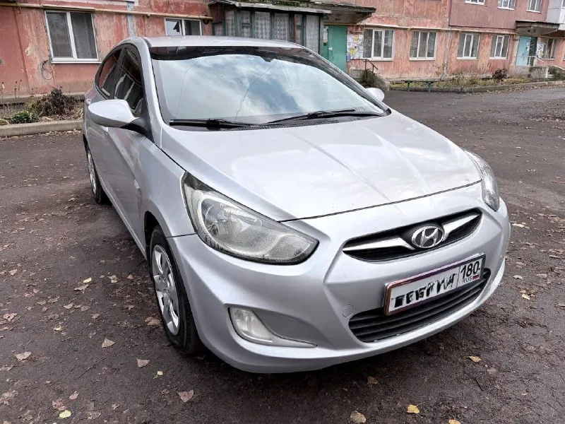Продам hyundai solaris 2011 год в отличном состоянии. 1.6 акпп (автомат ) ‼745 000р‼ во владении более 1.5 года. по технической части автомобиль вложений не требует. мотор часики, коробка четкая без пинков\рывков, ходовая обслужена, кондиционер работает. по кузову жизненные моменты вообще ничего критичного. установлена сигнализация с обратной связью, хороший планшет с камерой заднего вида. парктроники, подогрев сидений. салон отличный, не потертый не порванный. на автомобиле стоит хорошая летняя резина pirelli также отдаю почти новую шипованную nokian. переоформление обязательно. за эту деньги очень достойный автомобиль, останетесь довольны. макеевка +79498593550 📞 звоните: +7(949)8593550 - фотография - 1