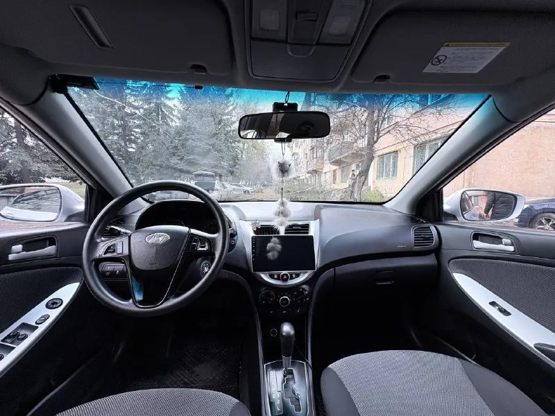 Продам hyundai solaris 2011 год в отличном состоянии. 1.6 акпп (автомат ) ‼745 000р‼ во владении более 1.5 года. по технической части автомобиль вложений не требует. мотор часики, коробка четкая без пинков\рывков, ходовая обслужена, кондиционер работает. по кузову жизненные моменты вообще ничего критичного. установлена сигнализация с обратной связью, хороший планшет с камерой заднего вида. парктроники, подогрев сидений. салон отличный, не потертый не порванный. на автомобиле стоит хорошая летняя резина pirelli также отдаю почти новую шипованную nokian. переоформление обязательно. за эту деньги очень достойный автомобиль, останетесь довольны. макеевка +79498593550 📞 звоните: +7(949)8593550 - фотография - 4