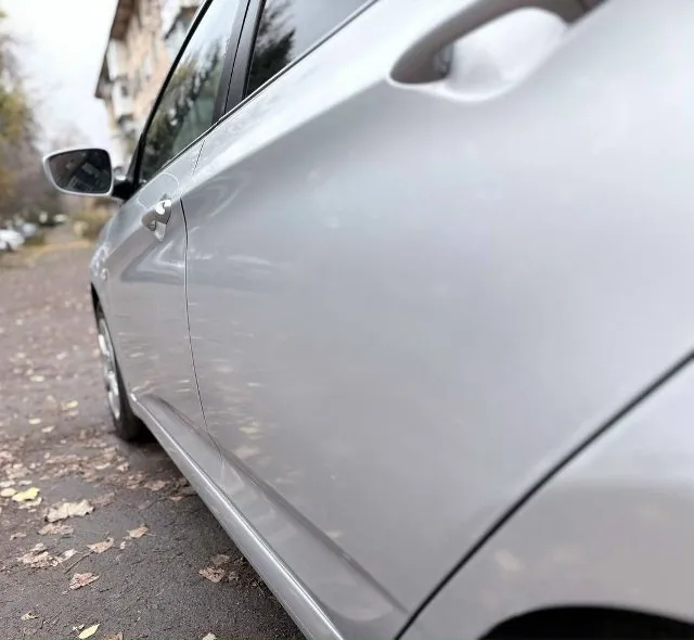 Продам hyundai solaris 2011 год в отличном состоянии. 1.6 акпп (автомат ) ‼745 000р‼ во владении более 1.5 года. по технической части автомобиль вложений не требует. мотор часики, коробка четкая без пинков\рывков, ходовая обслужена, кондиционер работает. по кузову жизненные моменты вообще ничего критичного. установлена сигнализация с обратной связью, хороший планшет с камерой заднего вида. парктроники, подогрев сидений. салон отличный, не потертый не порванный. на автомобиле стоит хорошая летняя резина pirelli также отдаю почти новую шипованную nokian. переоформление обязательно. за эту деньги очень достойный автомобиль, останетесь довольны. макеевка +79498593550 📞 звоните: +7(949)8593550 - фотография - 8