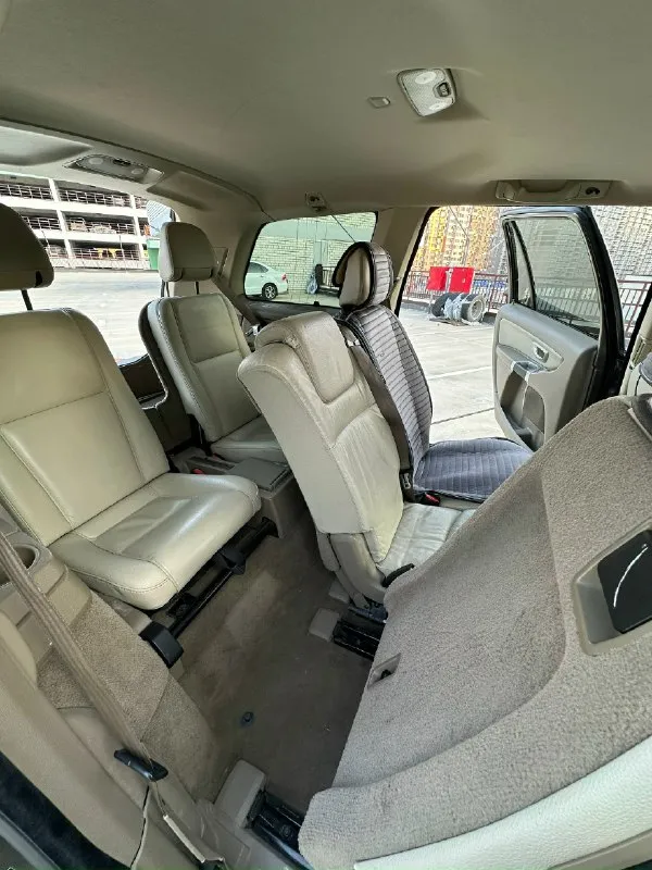 Продается обслуженная и ухоженная volvo хс90. автомобиль семейный, комфортный, крепкий и очень надежный. пригонял для себя в конце 2021 года (растаможивал в начале 2022 года в донецке), ставил на учет рф в 2023 году в краснодаре (по месту моей регистрации). сейчас авто находится в макеевке (ханженково) в сухом просторном гараже. 2010 год 295 тыс пробег автомат 6 ст 3,2 бензин 7 мест передний привод кожаный салон климат контроль подогрев сидений круиз контроль деревянный руль электро люк электро привод сидений датчик света все включается, работает без нареканий. любые проверки приветствуются. автомобиль на хорошей зимней резине. переобулся перед выездом в макеевку. стоимость - 1,45 млн хорошему человеку будет хороший торг у капота (не ранее). мой телефон - 89531086747 (артем) по этому номеру есть вотсап/тг/макс, телефон отца - 89493178629 (юрий петрович) он сможет показать машину в любой день. машина действительно стоящая. продаю эту, так как купил такую же, только немног 📞 звоните: +7(949)3178629 - фотография - 9