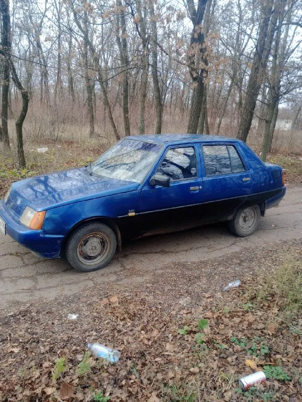 Продам заз славута в хорошем состоянии. год выпуска 2004. двигатель 1.2 мкпп 5ступка. по ходовой части нареканий нет, по электрике всё работает стаканы лонжероны дно не гнилое. из нового масло, фильтра, антифриз, карбюратор, стойки, пружины, генератор. два комплекта колес зима/лето. по документам я хозяин переоформление без проблем! город донецк кировский район. цена 110 тысяч рублей хороший торг. тел: +79494530578 📲 tg: артур 📞 звоните: +7(949)4530578 - фотография - 6