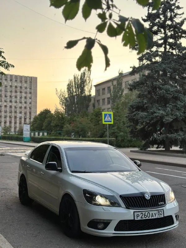 Skoda octavia a5 vrs 2012г / 193т пробег. машина обслужена. 320 сил. масла везде поменяны. ходовая в порядке, стоят кайловеры регулируемые подвеску по высоте. новые etuners катушки/свечи новые. мультимедиа установлена и камера заднего хода. выхлоп спокойный комфортный. машина без штрафов и запретов. сел поехал. цена: 1.300.000 торг присутствует. г. донецк телеграмм: @intelegent9 номер: +7 918 596 5802 📲 tg: @borets66 📞 звоните: +7(918)5965802 - фотография - 4
