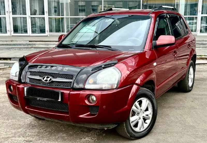 Продам идеальный hyundai tucson 2.0**коробка автомат 2008 год выпуска кузов в отличном состоянии, не имеет повреждений и не красился. автомобиль полностью оцинкован. техническое состояние — превосходное! недавно было проведено полное техническое обслуживание, включая замену грм, помпы, масла, фильтров и свечей. все стекла оригинальные, а геометрия кузова идеально ровная. двигатель объёмом 2.0 л работает как часы: тихо, быстро. автоматическая коробка передач переключается мягко. комплектация богатая: климат-контроль, подогревы сидений, гидроусилитель руля, подушки безопасности airbag, система abs, электрическая регулировка зеркал с обогревом, электрические стеклоподъёмники с доводчиками и сигнализация. состояние кузова отличное: он лужённый, ровный как струна и выглядит так же, как на фотографиях. днище, пороги, стаканы, лонжероны, арки крыльев, ниша под запаской — всё целое и в первозданном виде!цена 945.000₽ торг!все вопросы по телефону +79493578236 или телега +79094166333 - фотография - 2