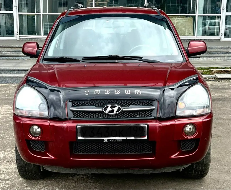 Продам идеальный hyundai tucson 2.0**коробка автомат 2008 год выпуска кузов в отличном состоянии, не имеет повреждений и не красился. автомобиль полностью оцинкован. техническое состояние — превосходное! недавно было проведено полное техническое обслуживание, включая замену грм, помпы, масла, фильтров и свечей. все стекла оригинальные, а геометрия кузова идеально ровная. двигатель объёмом 2.0 л работает как часы: тихо, быстро. автоматическая коробка передач переключается мягко. комплектация богатая: климат-контроль, подогревы сидений, гидроусилитель руля, подушки безопасности airbag, система abs, электрическая регулировка зеркал с обогревом, электрические стеклоподъёмники с доводчиками и сигнализация. состояние кузова отличное: он лужённый, ровный как струна и выглядит так же, как на фотографиях. днище, пороги, стаканы, лонжероны, арки крыльев, ниша под запаской — всё целое и в первозданном виде!цена 945.000₽ торг!все вопросы по телефону +79493578236 или телега +79094166333 - фотография - 3