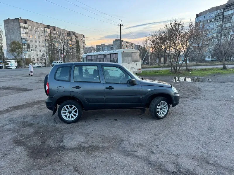 🚨 срочно! продам chevrolet niva 2020г. 💰 цена: 690000 ₽(реальному покупателю — торг у капота!) в род... - фотография