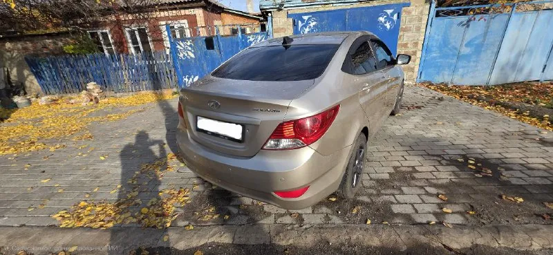 Продам hyundai solaris 2011 г 1.4 л. , в отличном состоянии, родной пробег 185.000 машина полностью обслужена, ходовая часть вся перебрана месяц назад. двигатель работает отлично, масло не расходует, не дымит, не троит коробка работает идеально, включается мягко, без хрустов автомобиль без гнили, рыжиков и вздутий, кузов в отличном состоянии электрика вся исправна, все работает без нареканий все расходники : ремни, ролики, масла, фильтра заменены. авто обслуживалось своевременно на машине установлена новая зимняя резина, отличный bi led свет за подробностями звонить по номеру +79493455783 на этом номере есть телеграмм осмотр в г. донецке цена 580.000 торг у капота - фотография - 3