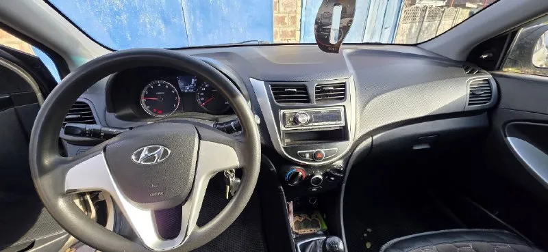 Продам hyundai solaris 2011 г 1.4 л. , в отличном состоянии, родной пробег 185.000 машина полностью обслужена, ходовая часть вся перебрана месяц назад. двигатель работает отлично, масло не расходует, не дымит, не троит коробка работает идеально, включается мягко, без хрустов автомобиль без гнили, рыжиков и вздутий, кузов в отличном состоянии электрика вся исправна, все работает без нареканий все расходники : ремни, ролики, масла, фильтра заменены. авто обслуживалось своевременно на машине установлена новая зимняя резина, отличный bi led свет за подробностями звонить по номеру +79493455783 на этом номере есть телеграмм осмотр в г. донецке цена 580.000 торг у капота - фотография - 5