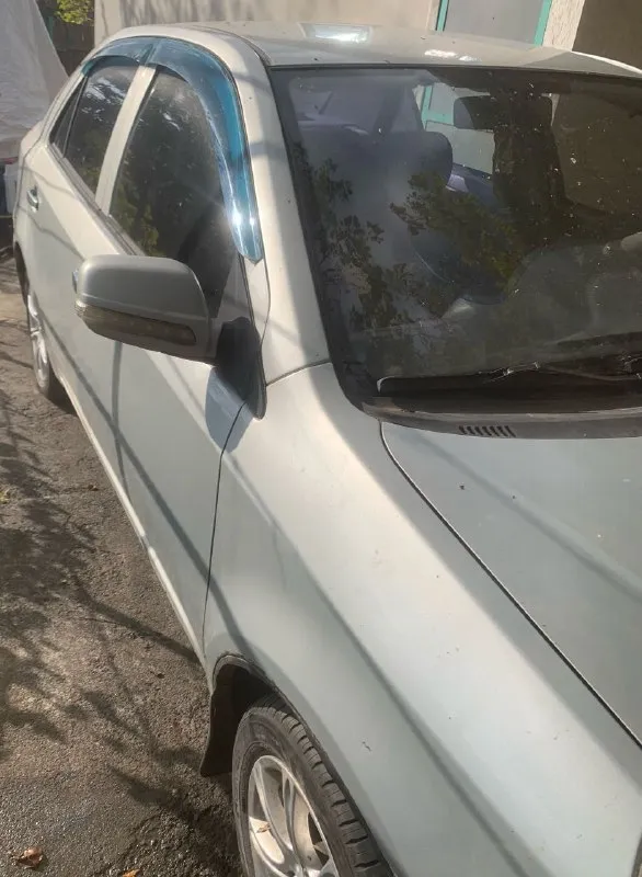 Продам geely mk 2012 г поставлен новый двигатель нужно сделать сцепление и тормоза заводиться отлично, из- за сцепления не на ходу по кузову есть места с рыжиками, порог целый, не гнилой и не гнутый ходовка перебрана стоит - в птс не вписана отдам всесезонку на штампах в подарок цена 200.000 осмотр в иловайске документы в порядке, стоит на учёте + 79493652439 📲 tg: @tyttopreklama 📞 звоните: +7(949)3652439 - фотография - 4