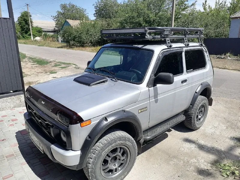 Продам нива урбан 2016 кондей, гур, подогрев сидений, резина зима, хорошая музыка, сабвуфер 🔊, все изменения оформлены 1 🍋 50000 торг +79497141874 - фотография - 3