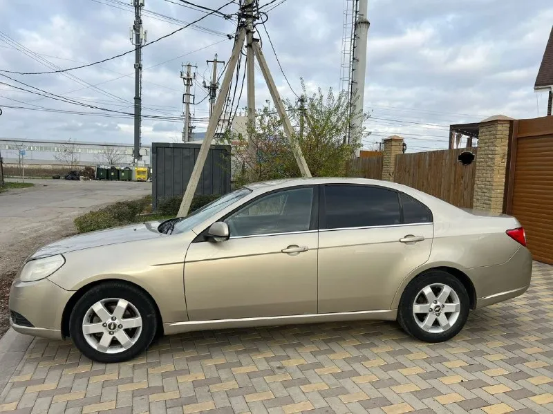 Продам chevrolet epica в отличном состоянии! один единственный владелец. птс оригинал. авто не бита !не крашена! всю жизнь в одних руках. семейное хорошое авто без каких либо вложений. 2007 год выпуска. в техническом плане всё обслужено, двигатель 2.0л. не троит и не стучит и масло не расходует. ходовая часть без стуков. коробка механика включается мягко, не хрустит, не выбивает. по кузову всё отлично! нет не одного рыжика! выглядит отлично как на фото! максимальная комплектация с кожаным салоном. кондиционером, мульти-руль. гидроусилитель руля, 4 стеклоподъемники. подушки безопасности. эл зеркала с подогревом. противотуманки. обогрев стекла. магнитола. литые диски. тонировка. по салону тоже всё хорошо, чистый и опрятный, не прокурен, по салону всё работает до каждой кнопочки и лампочки, ошибок на щитке приборов нет всё загорается и гаснет. в общем отличный, надежный и комфортный авто за адекватную сумму. в юридическом плане всё хорошо, без штрафов и запретов и прочей ерунды цена 470000. донецк +9496415532 - фотография - 5
