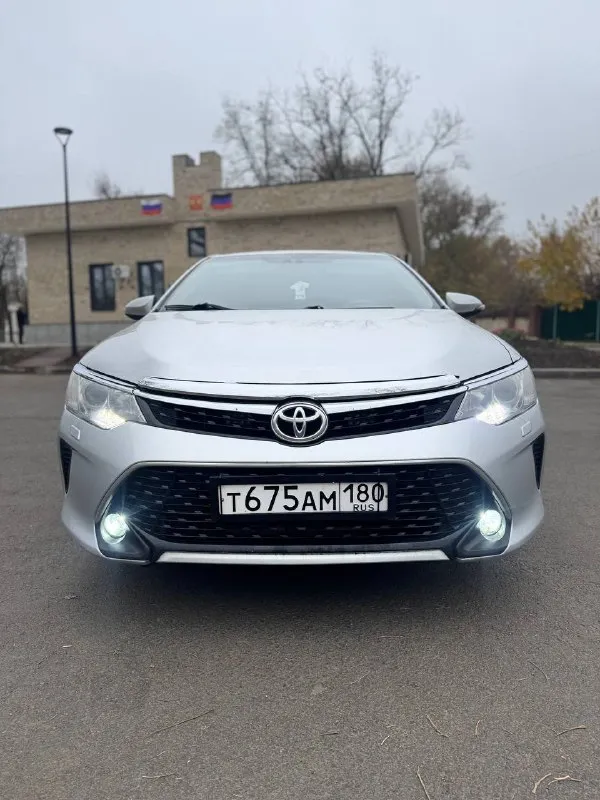 Продам toyota camry 50, 2013 год, ат 2.5 л. 181л. с. пробег 256.000 км. чистый европеец, делал хорошую шумоизоляцию, новые тормозные диски, датчик дождя, музыка играет четко, новые задние стойки, стоит хорошая led - оптика, 3 ключа, двигатель работает отлично, ходовая обслужена, диски r19, резина стоит continental, есть комплект зимней резины, на дисках r16 уже поставил. в машине никогда не курили, машина находиться в мариуполе, продажа из за покупки нового автомобиля, обмен не интересует, цена 1🍋500 р. , торг реальному покупателю у капота, все вопросы по телефону +79497048102 - фотография - 4