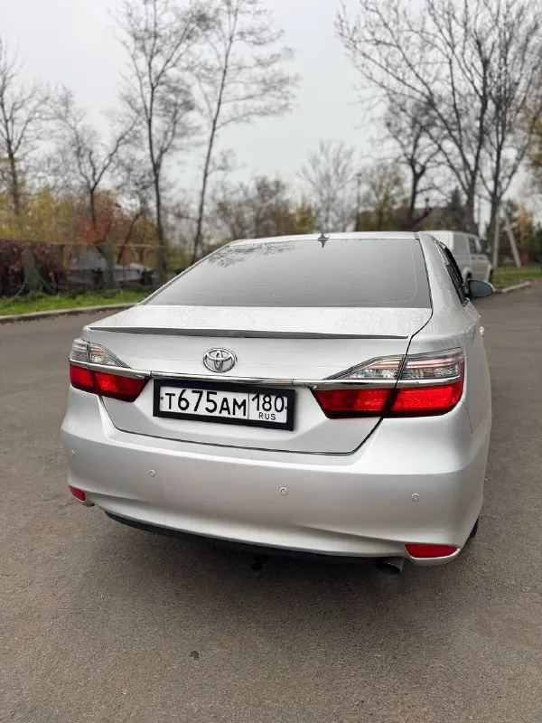 Продам toyota camry 50, 2013 год, ат 2.5 л. 181л. с. пробег 256.000 км. чистый европеец, делал хорошую шумоизоляцию, новые тормозные диски, датчик дождя, музыка играет четко, новые задние стойки, стоит хорошая led - оптика, 3 ключа, двигатель работает отлично, ходовая обслужена, диски r19, резина стоит continental, есть комплект зимней резины, на дисках r16 уже поставил. в машине никогда не курили, машина находиться в мариуполе, продажа из за покупки нового автомобиля, обмен не интересует, цена 1🍋500 р. , торг реальному покупателю у капота, все вопросы по телефону +79497048102 - фотография - 5