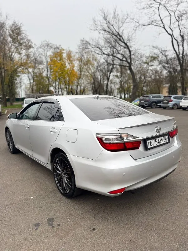 Продам toyota camry 50, 2013 год, ат 2.5 л. 181л. с. пробег 256.000 км. чистый европеец, делал хорошую шумоизоляцию, новые тормозные диски, датчик дождя, музыка играет четко, новые задние стойки, стоит хорошая led - оптика, 3 ключа, двигатель работает отлично, ходовая обслужена, диски r19, резина стоит continental, есть комплект зимней резины, на дисках r16 уже поставил. в машине никогда не курили, машина находиться в мариуполе, продажа из за покупки нового автомобиля, обмен не интересует, цена 1🍋500 р. , торг реальному покупателю у капота, все вопросы по телефону +79497048102 - фотография - 6