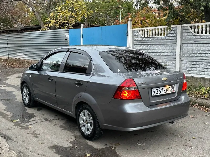 Добрый день продам свой chevrolet aveo 2012 года в идеальном состоянии с пробегом 192.000 тысячи родной некрученный, мотор 1.5 восьмиклапанный самый надёжная и экономность. автомобиль не имеет ни рыжиков ни коррозии автомобиль вся в заводском металле все родные стёкла в дтп никогда не участвовала автомобиль вся обслужено всё вовремя менялось ничего не стучит не гремит всё работает просто идеально, очень опрятный салон. кондиционер обслуженный работает отлично, есть гидроусилитель руля сигнализации центральный замок магнитола хорошая, два ключа сервисные книги стоит новая резина зимняя титановые диски chevrolet газ евро-4 вписан в техпаспорт. по документам полный порядок я собственник. цена 575.000 тысяч российских рублей присутствует небольшой торг или обмен на высший класс на автомате. осмотр город донецк звонить +79494491380 здесь и telegram - фотография - 5