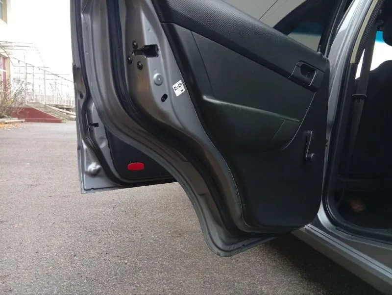 Добрый день продам свой chevrolet aveo 2012 года в идеальном состоянии с пробегом 192.000 тысячи родной некрученный, мотор 1.5 восьмиклапанный самый надёжная и экономность. автомобиль не имеет ни рыжиков ни коррозии автомобиль вся в заводском металле все родные стёкла в дтп никогда не участвовала автомобиль вся обслужено всё вовремя менялось ничего не стучит не гремит всё работает просто идеально, очень опрятный салон. кондиционер обслуженный работает отлично, есть гидроусилитель руля сигнализации центральный замок магнитола хорошая, два ключа сервисные книги стоит новая резина зимняя титановые диски chevrolet газ евро-4 вписан в техпаспорт. по документам полный порядок я собственник. цена 575.000 тысяч российских рублей присутствует небольшой торг или обмен на высший класс на автомате. осмотр город донецк звонить +79494491380 здесь и telegram - фотография - 7