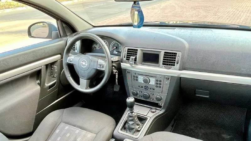 🇷🇺 г. донецк/макеевка. 🚘 - марка: opel vectra c (рестайлинг). 📅 - год выпуска: 2008. 🛢 - ️объем мотора: 1.8л. ⚙ - ️коробка: механическая 5-ступка. 📉 - пробег: 185.000 км. 🟢 - комплектация: кондиционер, гур, airbag, abs, esp, курсовая устойчивость, передние эсп, передние подогрев сидений, обогрев лобового и заднего стекла, электро зеркала, бортовой компьютер, против туманные фары. 📝 - описание: машинка в отличном состоянии, заменены все расходники вложений не требует, кузов как на фото без рыжиков и гнилья, дно пороги в отличном состоянии, мотор коробка отлично так же и ходовая часть отрабатывает как нужно, вся электрика и каждая кнопочка работает отлично, кондей заправлен и дует, у машины за все время 3 владельца машинка хозяйская. есть сервисные книжки, автотека по запросу. все интересующиеся вопросы по телефону. торг реальному покупателю у капота. осмотр: донецк/макеевка по договоренности. 💵 - цена: 530.000 руб ☎ - связь: +79494046797 +79494789421. - фотография - 6