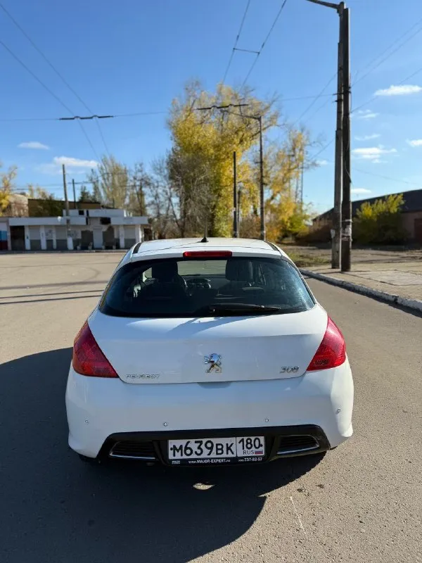 Продам peugeot 308, год выпуска 2010, двигатель 1.6 л. , коробка - автомат. пробег оригинальный — 135 тыс. км. автомобиль в хорошем техническом состоянии, полностью обслужен и готов к эксплуатации. за машиной ухаживал, своевременно проводилось то. коробка работает без рывков, двигатель тянет уверенно. ходовая часть без нареканий — ничего не гремит и не стучит. салон чистый, ухоженный. кондиционер, электростеклоподъёмники, подушки безопасности, парктроник — всё работает. документы в порядке, я собственник. цена — 830 000 руб. , возможен торг. звонить по телефону: +79493266145 - фотография - 3