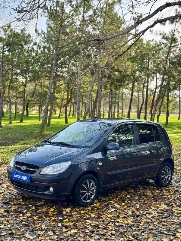 Hyundai getz at 💰цена: 600 000р 🏢город: мариуполь 📅год выпуска: 2006 🧾пробег: 165 568 ем ⚙️двигатель: 1.4 ⛽топливо: бензин ⚙️кпп: автомат 📞 телефон: +7-949-727-41-51 +7-989-263-55-56 +7-949-551-91-52 💾 описание: ✅ кузов в отличном состоянии ✅ техническая часть на 5+ ✅ южная эксплуатация ✅ салон как новый ✅ коробка автомат кондиционер ❄️ (работает отлично), подогрев сидений 🔥, abs, airbag, 4 стеклоподъемника, задние дисковые тормоза, гидроусилитель руля, электро зеркала, два ключа, птф, регулировка сиденья по высоте, сигнализация, магнитола с usb. улица шевченко 269 - фотография - 1