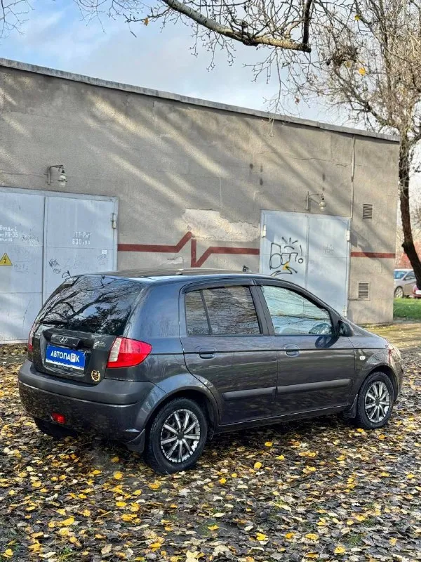 Hyundai getz at 💰цена: 600 000р 🏢город: мариуполь 📅год выпуска: 2006 🧾пробег: 165 568 ем ⚙️двигатель: 1.4 ⛽топливо: бензин ⚙️кпп: автомат 📞 телефон: +7-949-727-41-51 +7-989-263-55-56 +7-949-551-91-52 💾 описание: ✅ кузов в отличном состоянии ✅ техническая часть на 5+ ✅ южная эксплуатация ✅ салон как новый ✅ коробка автомат кондиционер ❄️ (работает отлично), подогрев сидений 🔥, abs, airbag, 4 стеклоподъемника, задние дисковые тормоза, гидроусилитель руля, электро зеркала, два ключа, птф, регулировка сиденья по высоте, сигнализация, магнитола с usb. улица шевченко 269 - фотография - 6