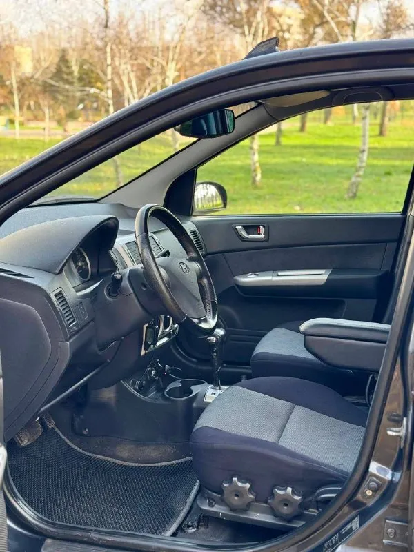 Hyundai getz at 💰цена: 600 000р 🏢город: мариуполь 📅год выпуска: 2006 🧾пробег: 165 568 ем ⚙️двигатель: 1.4 ⛽топливо: бензин ⚙️кпп: автомат 📞 телефон: +7-949-727-41-51 +7-989-263-55-56 +7-949-551-91-52 💾 описание: ✅ кузов в отличном состоянии ✅ техническая часть на 5+ ✅ южная эксплуатация ✅ салон как новый ✅ коробка автомат кондиционер ❄️ (работает отлично), подогрев сидений 🔥, abs, airbag, 4 стеклоподъемника, задние дисковые тормоза, гидроусилитель руля, электро зеркала, два ключа, птф, регулировка сиденья по высоте, сигнализация, магнитола с usb. улица шевченко 269 - фотография - 9