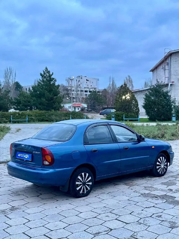 🇰🇵 daewoo lanos 💰цена: 220 000р 🏢город: мариуполь 📅год выпуска: 2008 🧾пробег: 210 241 км. ⚙️двигатель: 1.5 ⛽топливо: бензин ⚙️кпп: механика 📞 телефон: +7-949-551-91-52 +7-989-263-55-56 +7-949-727-41-51 💾 описание: простая и надежная рабочая лошадка. ✅ три владельца, птс оригинал. ✅ хорошее техническое состояние. ✅ кузов без сквозной коррозии. ✅ оригинальный пробег. ✅ кондиционер работает, гидроусилитель руля, электростёкла, тахометр, подушка безопасности, сигнализация. улица шевченко 2️⃣6️⃣9️⃣ - фотография - 6