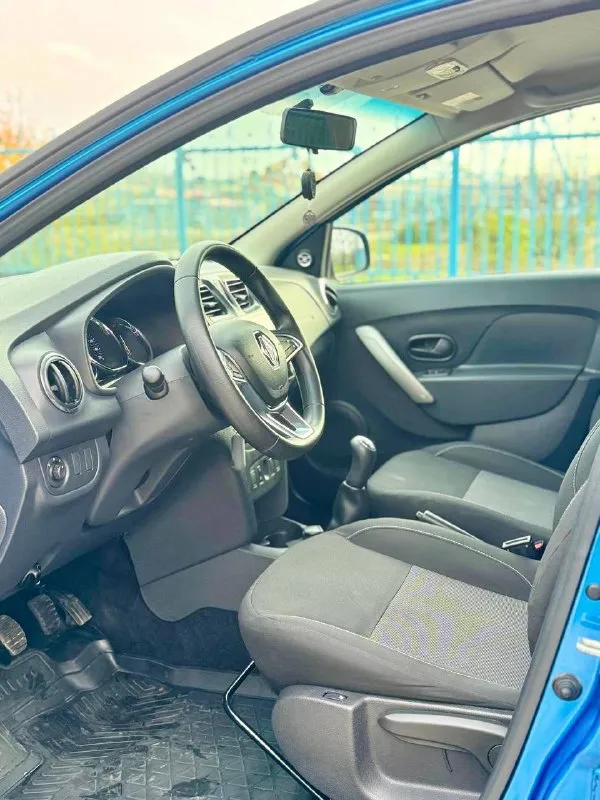 🚙 renault sandero stepway 💰цена: 1 260 000р. 🏢город: мариуполь 📅год выпуска: 2019 🧾пробег: 79 650р. ⚙️двигатель: 1.6 8v. ⛽топливо: бензин ⚙️кпп: механика 📞 телефон: +7-989-263-55-56 +7-949-551-91-52 +7-949-727-41-51 💾 описание:. .. >✅ заводская краска. ✅ очень красивый цвет. ✅ качественная аудиосистема. 🚙 двигатель renault k7m 1.6 8v. самый надежный в линейке (после большого то с заменой ремня грм, помпы и всех роликов. ходовая без посторонних звуков, мягкая, высокий клиренс. ❄️ кондиционер, гур, abs, 2 airbag, подогрев сидений, птф, дорогая android магнитола, двухкомпонентная акустика focal, 4х канальных усилитель и сабвуфер, играет шикарно, красивые литые диски на родной резине continental, сигнализация с автозапуском. улица шевченко 2️⃣6️⃣9️⃣ 🏦 возможна продажа в кредит по двум документам. - фотография - 7