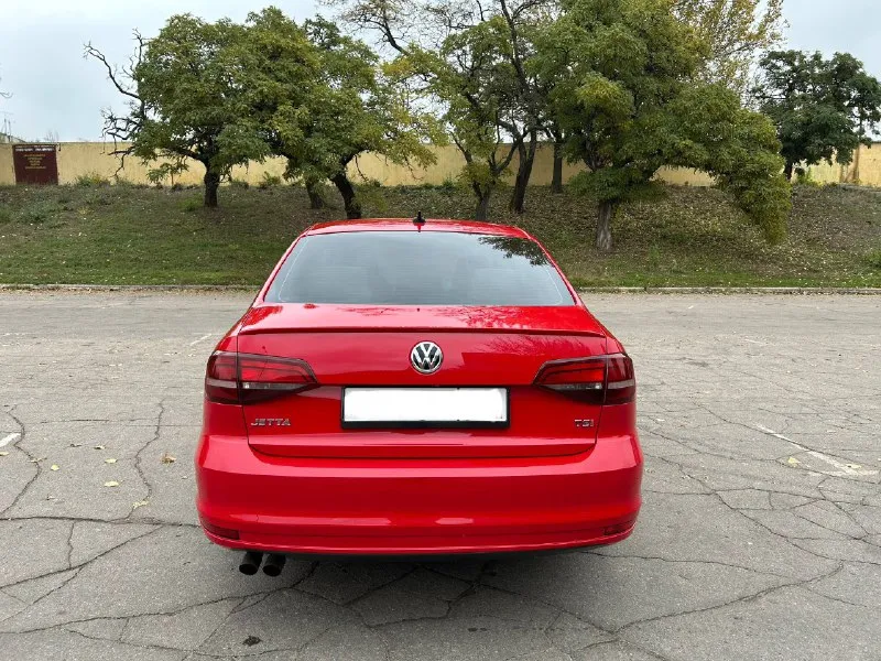 Продам volkswagen jetta 1.8 turbo gen3 год выпуска: 2016 пробег: 110.000 км камера заднего вида, кондиционер, подогрев сидений, подогрев зеркал, круиз контроль. регистратор на 2 камеры. два комплекта шин и дисков(зима/лето). комплектация sport датчик давления шин два комплекта ковриков зима/лето один владелец. тел. +7 949 302 95 90 цена 1.400 000р. - фотография - 4