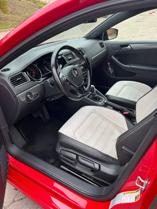 Продам volkswagen jetta 1.8 turbo gen3 год выпуска: 2016 пробег: 110.000 км камера заднего вида, кондиционер, подогрев сидений, подогрев зеркал, круиз контроль. регистратор на 2 камеры. два комплекта шин и дисков(зима/лето). комплектация sport датчик давления шин два комплекта ковриков зима/лето один владелец. тел. +7 949 302 95 90 цена 1.400 000р. - фотография - 7